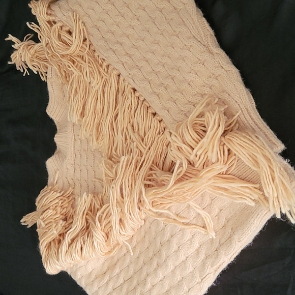 Tan shaggy sleeve sweater - Picture 3 of 4